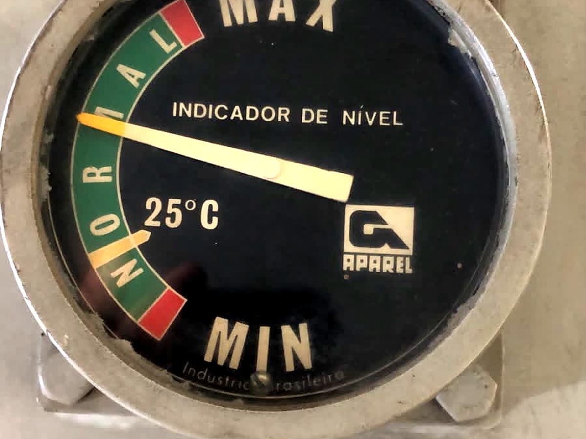 Indicador de nível de óleo de transformador, com as faixas mínima, normal e máxima e a referência de 25 graus Celsius